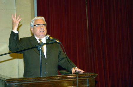 Dr. José Carlos Dias discursa no lançamento do livro “Estado de Direito Já! – Os trinta anos da Carta aos Brasileiros”, em 8 de agosto de 2007, no Salão Nobre da Faculdade de Direito da USP. Foto: Brígida Rodrigues