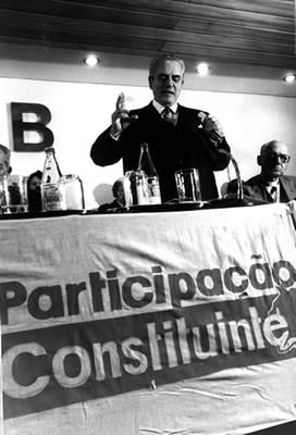 Goffredo discursa em favor da constituinte independente no auditório da OAB, em São Paulo , em 1985. Foto: U. Dettmar/Folha Imagem
