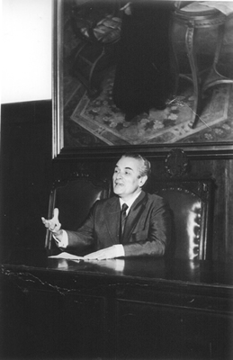 Goffredo em aula na Sala João Mendes (Faculdade de Direito da USP) em março de 1982