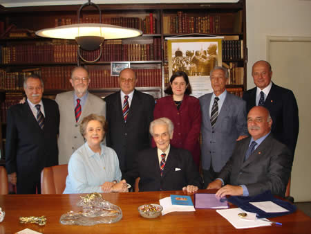 Homenagem prestada ao Prof. Goffredo por antigos alunos de Brasília e por diretores da Associação dos Antigos Alunos da FDUSP, na manhã de 16 de maio de 2005, quando o Professor completou 90 anos